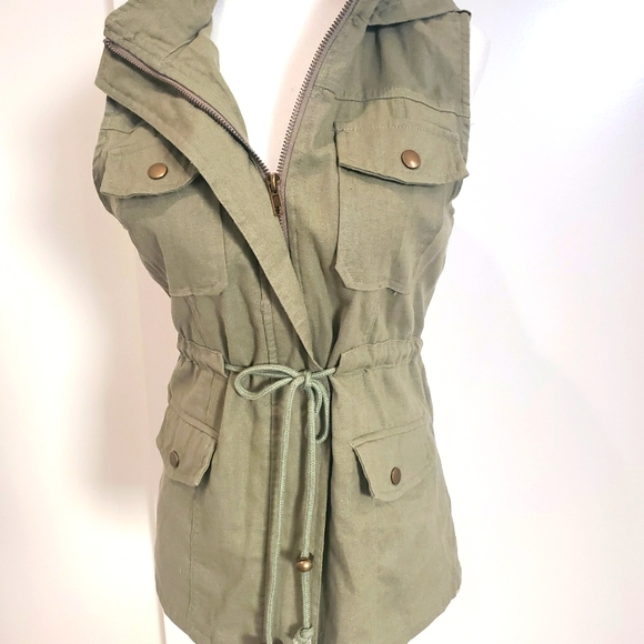 Built by Dreamers Sage Green Sleeveless Jacket Size S - Picture 2 of 6